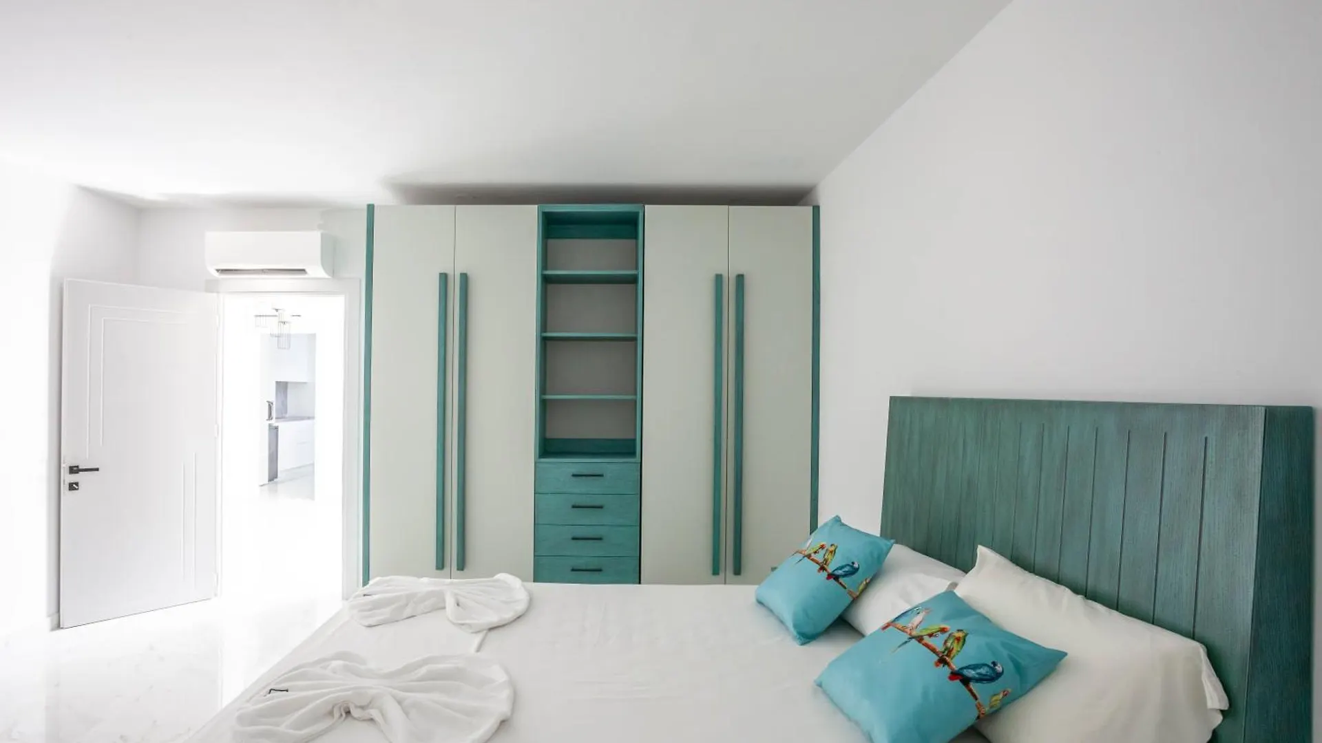 Megan Luxury Villa With Private Pool Pefkochori Apartment