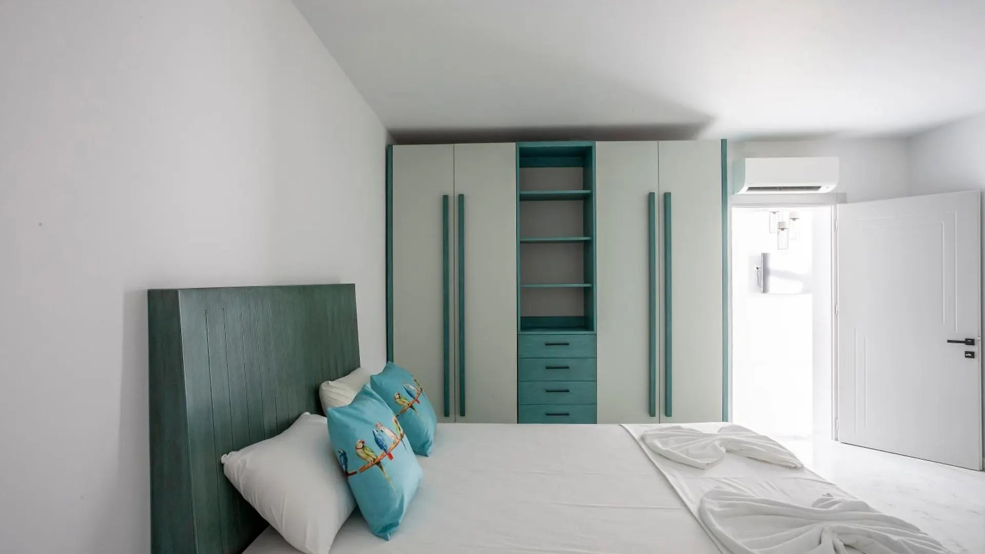 Megan Luxury Villa With Private Pool Pefkochori Apartment